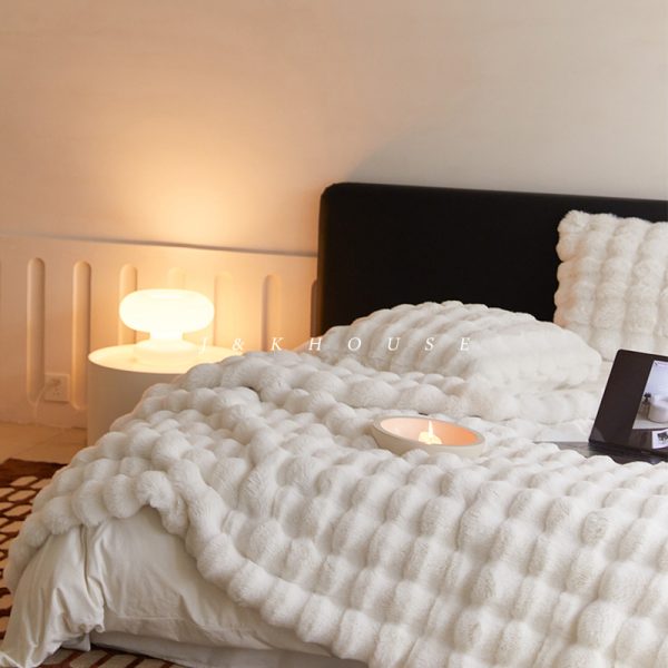 2024 hor sale Direct sales by manufacturers Warm Tuscan Imitation Fur Blanket Winter weight fake fur blanket - Image 3