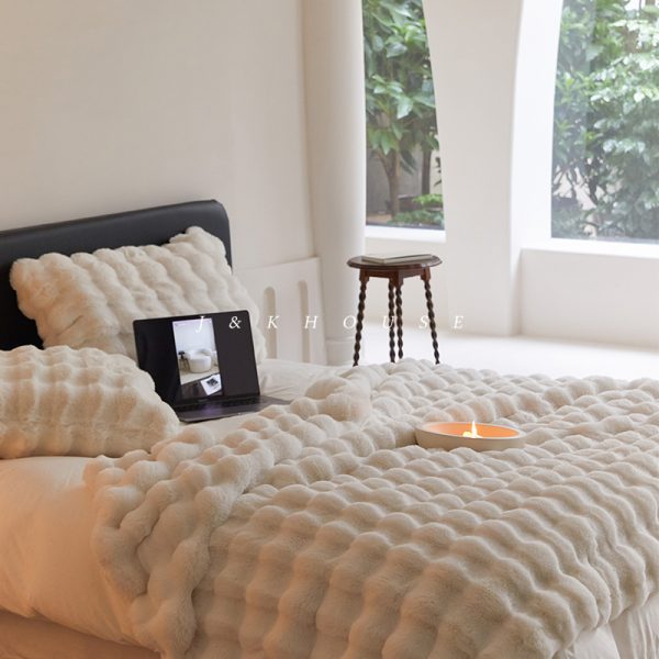 2024 hor sale Direct sales by manufacturers Warm Tuscan Imitation Fur Blanket Winter weight fake fur blanket - Image 4