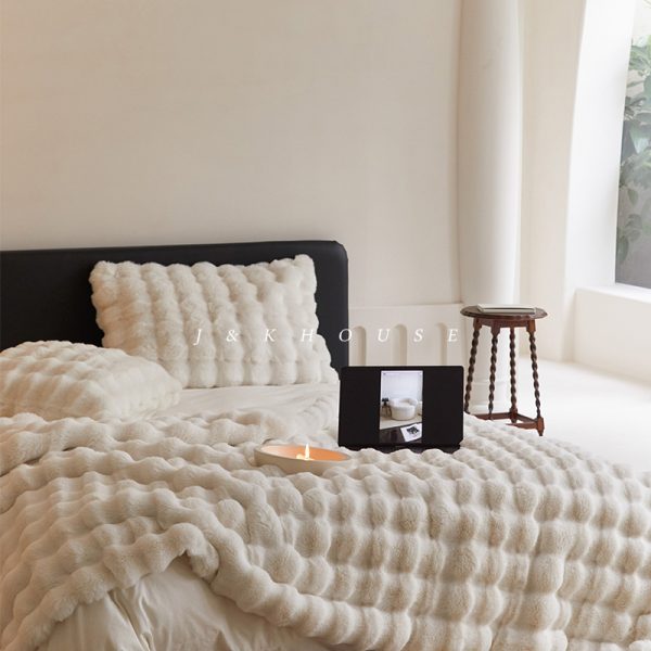 2024 hor sale Direct sales by manufacturers Warm Tuscan Imitation Fur Blanket Winter weight fake fur blanket - Image 5