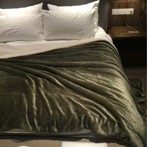 Solid color sherpa throw fleece flannel blanket for winter custom double down  fake fur blanket coral fleece flannel blanket