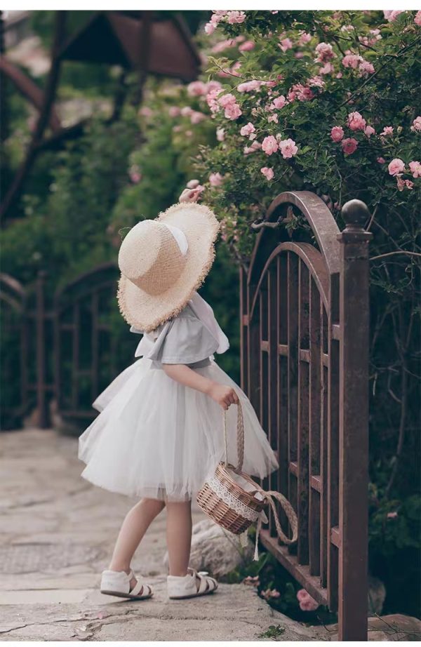 2023 Wholesale fashion Solid Color woven Straw Hat Kids Lace Strap Flat Top Sun Hat Big Brim Beach Straw Hat - Image 4