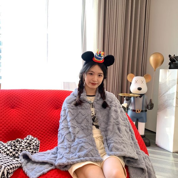 2024 hot sale wholesale other blankets & throws hooded hoodie wearable blanket for winter Rabbit style sherpa blanket - Image 2