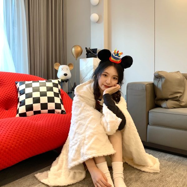 2024 hot sale wholesale other blankets & throws hooded hoodie wearable blanket for winter Rabbit style sherpa blanket - Image 4