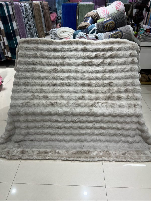 2024Direct sales by manufacturers Warm Tuscan Imitation Fur Blanket & throws bed Winter weight fake fur blanket for winter - Image 4