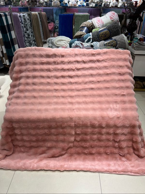 2024Direct sales by manufacturers Warm Tuscan Imitation Fur Blanket & throws bed Winter weight fake fur blanket for winter - Image 6