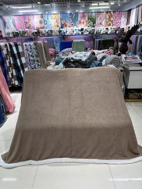 wholesale faux fur wool sherpa throw blanket custom designer flannel blanket warm weight soft blankets - Image 6