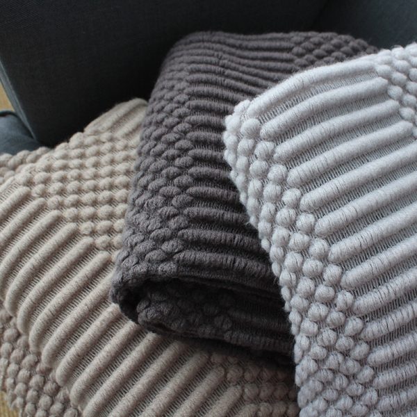 2024 knitted baby blanket luxury designer blankets for winter bed travel wholesale solid color knitted blanket - Image 2